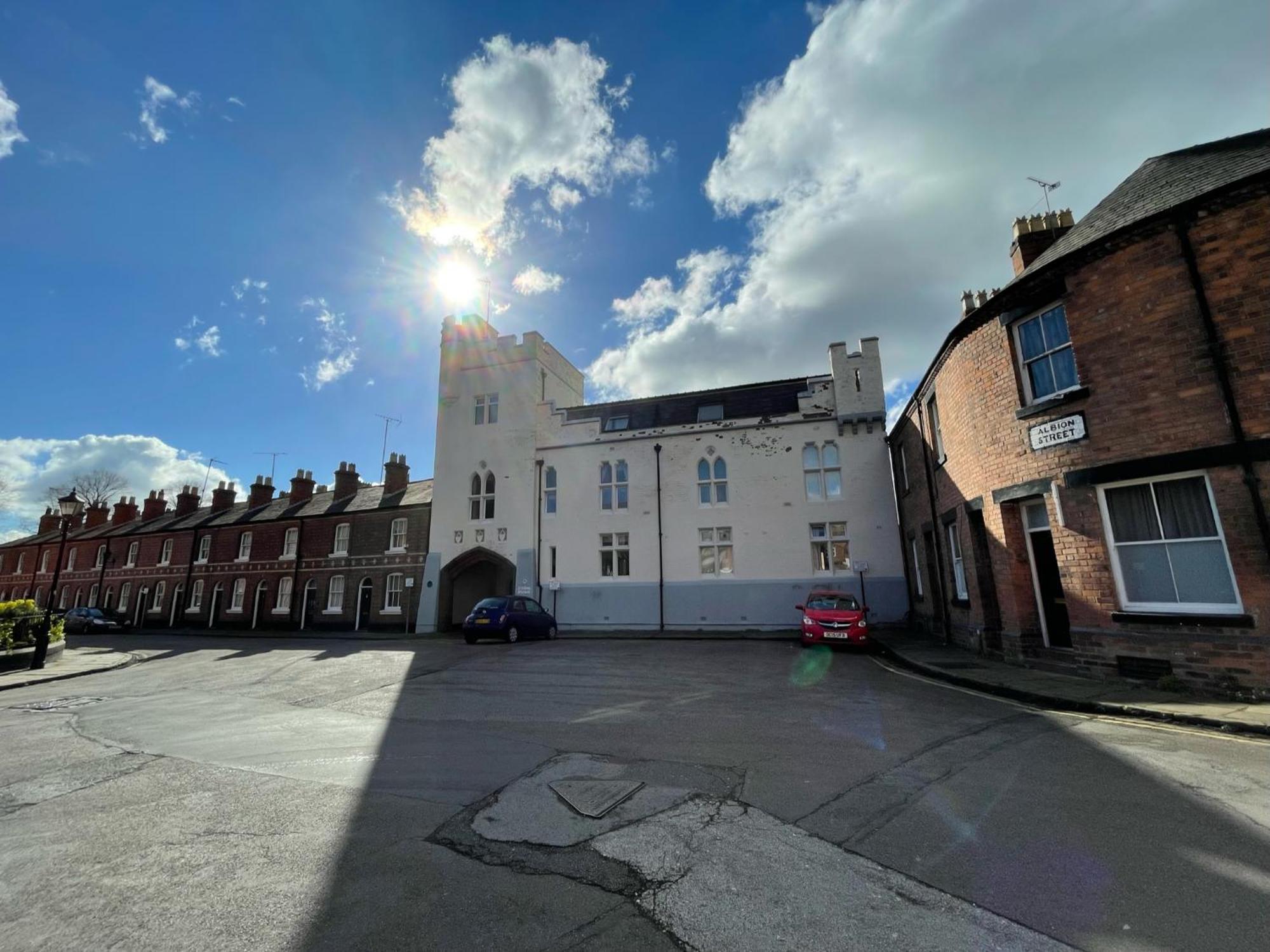 Chester Stays - Best Value Apartment With Free Parking In The Heart Of チェスター エクステリア 写真